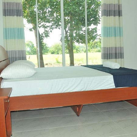 Risenlak Holiday Resort Полоннарува Экстерьер фото