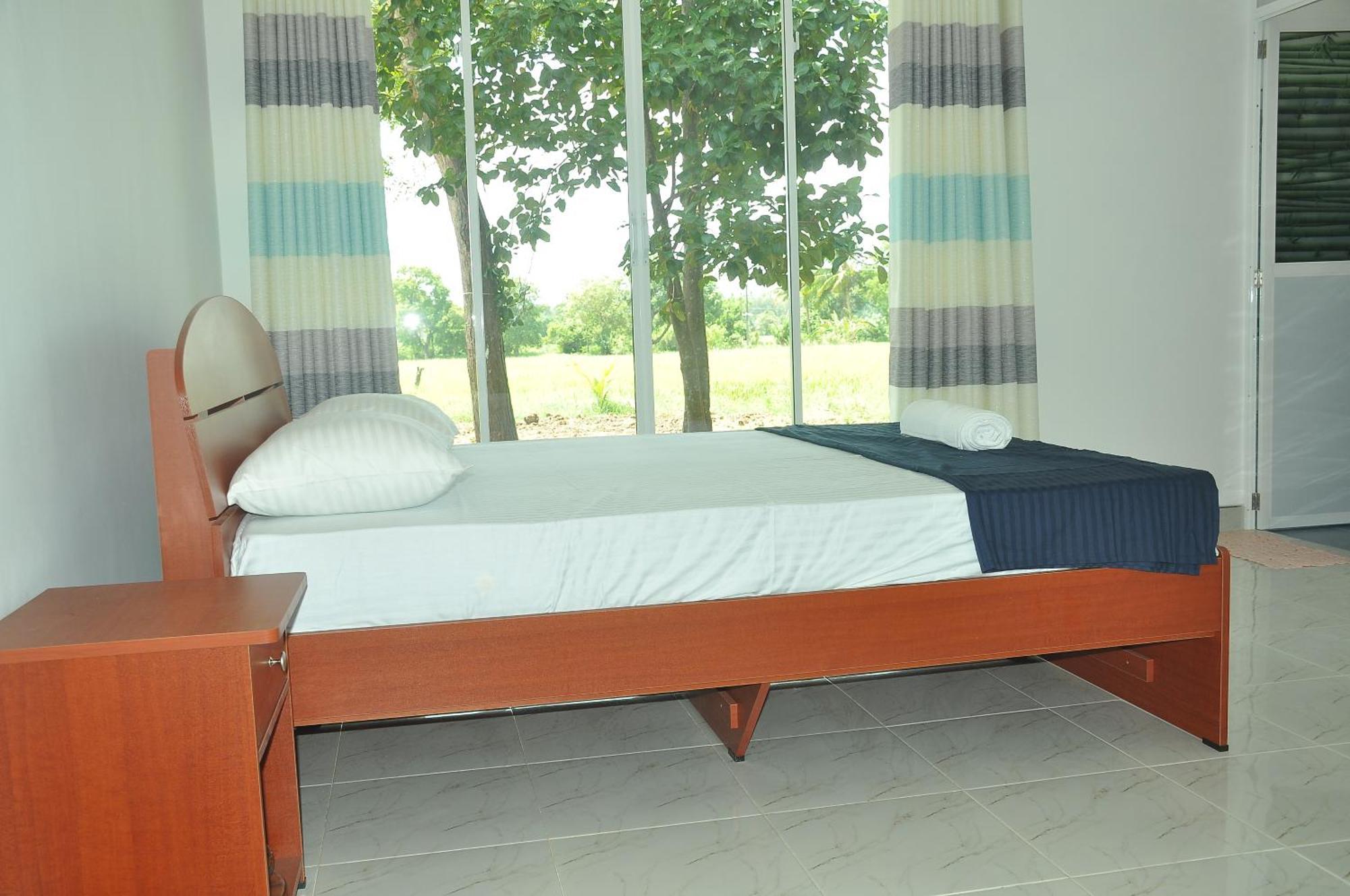 Risenlak Holiday Resort Полоннарува Экстерьер фото
