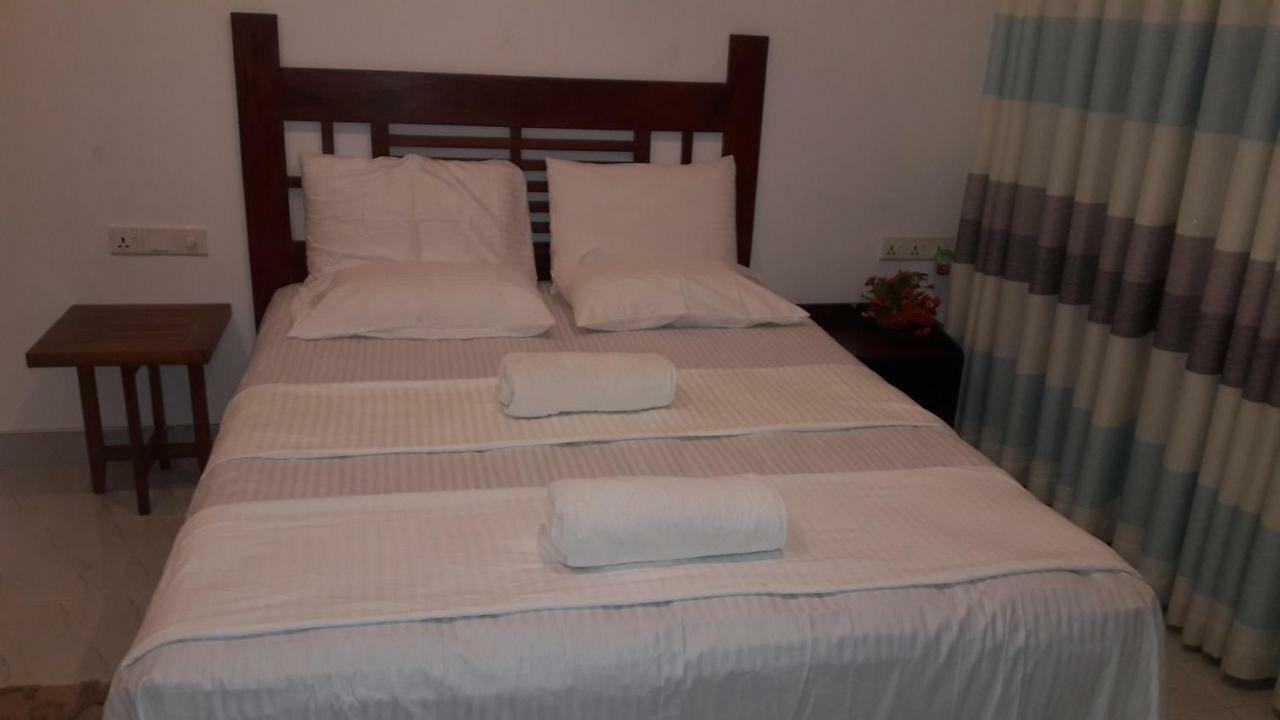 Risenlak Holiday Resort Полоннарува Экстерьер фото