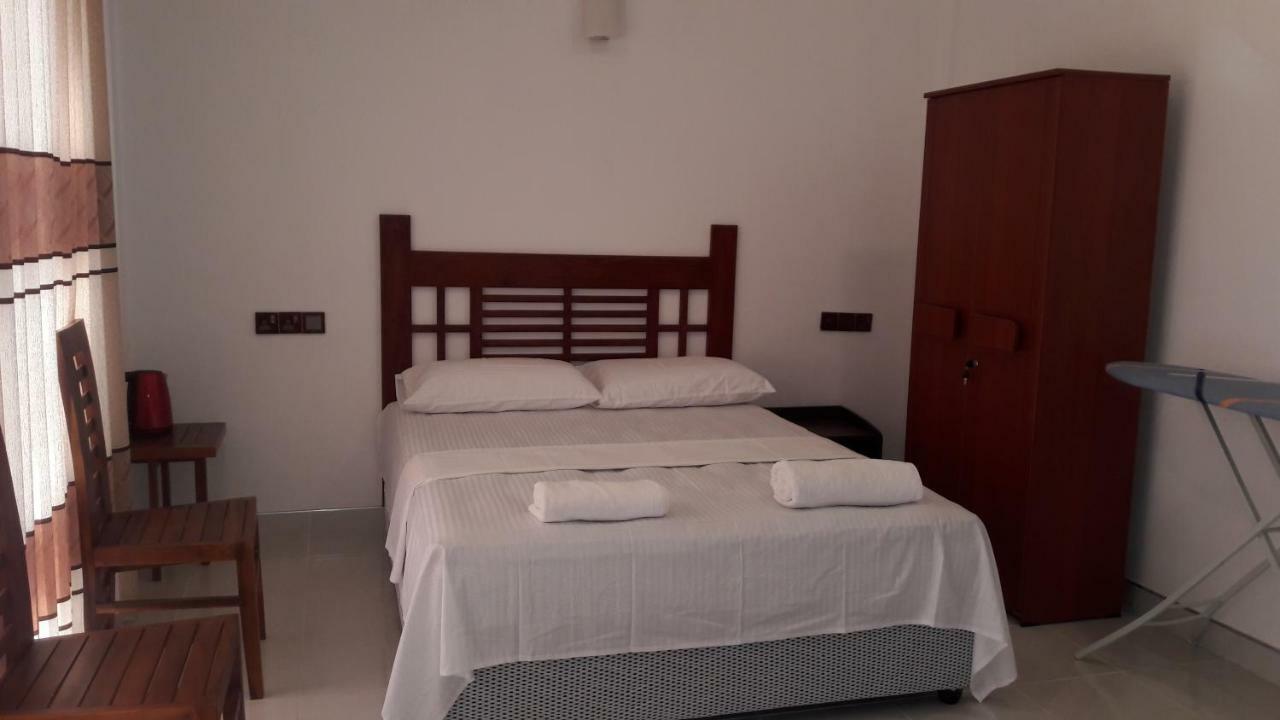 Risenlak Holiday Resort Полоннарува Экстерьер фото