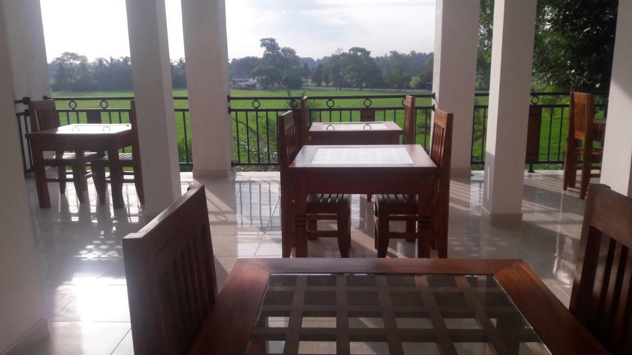Risenlak Holiday Resort Полоннарува Экстерьер фото