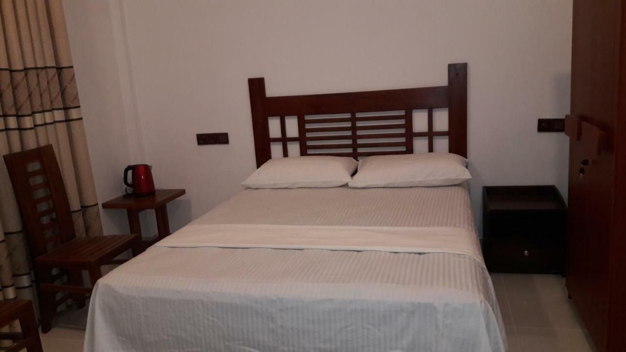 Risenlak Holiday Resort Полоннарува Экстерьер фото