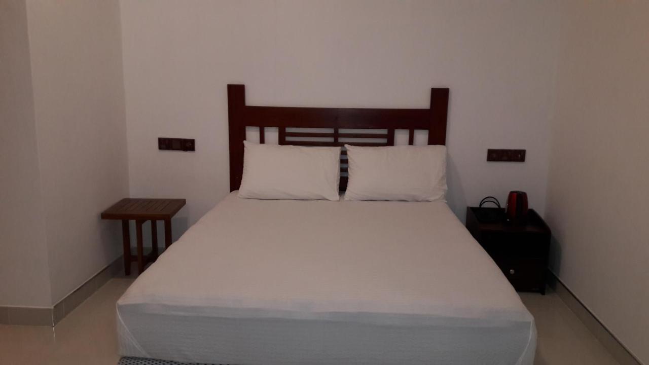 Risenlak Holiday Resort Полоннарува Экстерьер фото